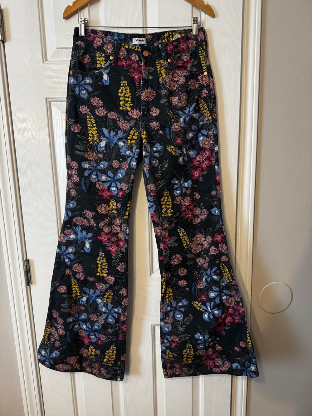 Wrangler The Wanderer High Rise Flare Floral Jeans Size 28/34 Dark Floral